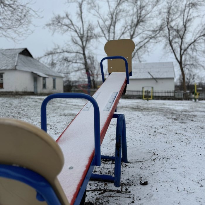 Neue Wippe auf dem Spielplatz
